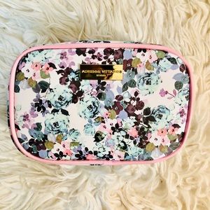 NWOT. Adrienne Vittadini Cosmetic Bag ❤️❤️❤️
